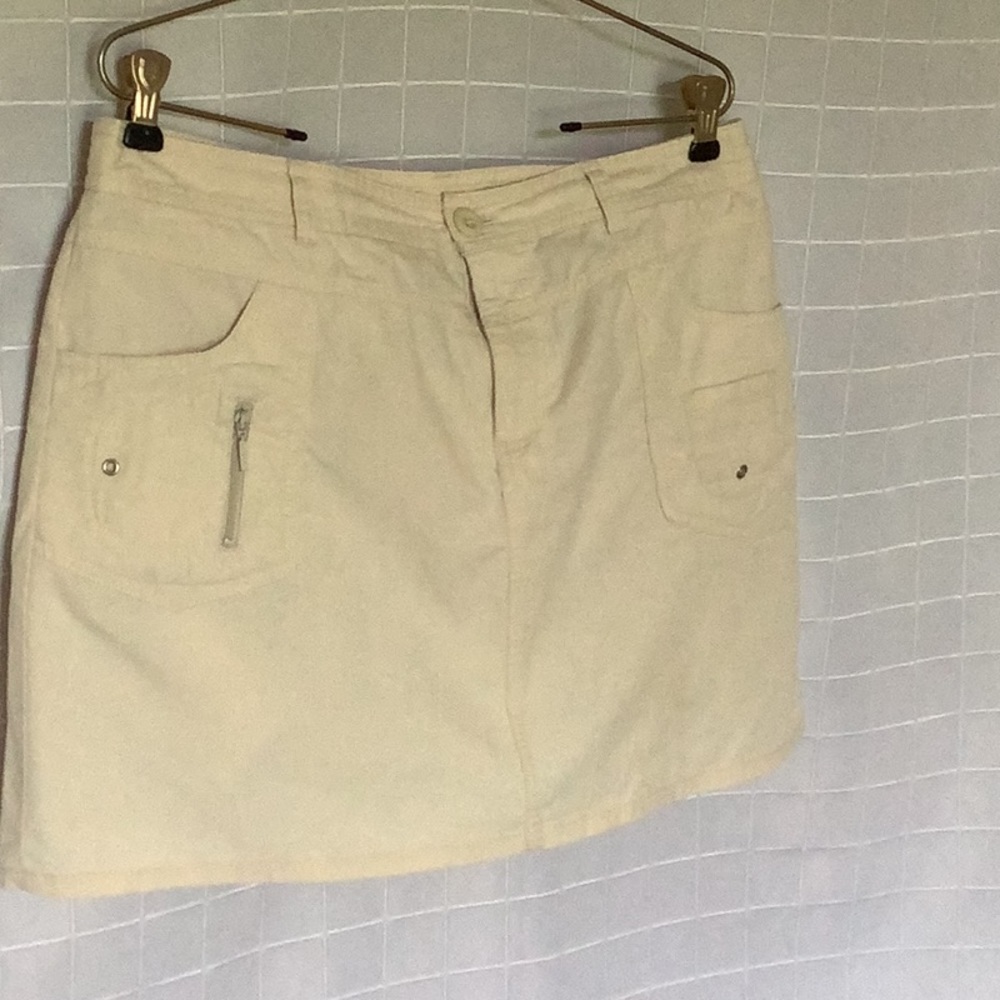 Ivory cargo skort Size 10